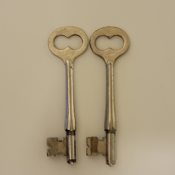 Vintage Lot Of 14 Old Antique Skeleton Keys 13 Solid Barrel / 1 Hollow - 6 Sizes - Picture 6 of 16